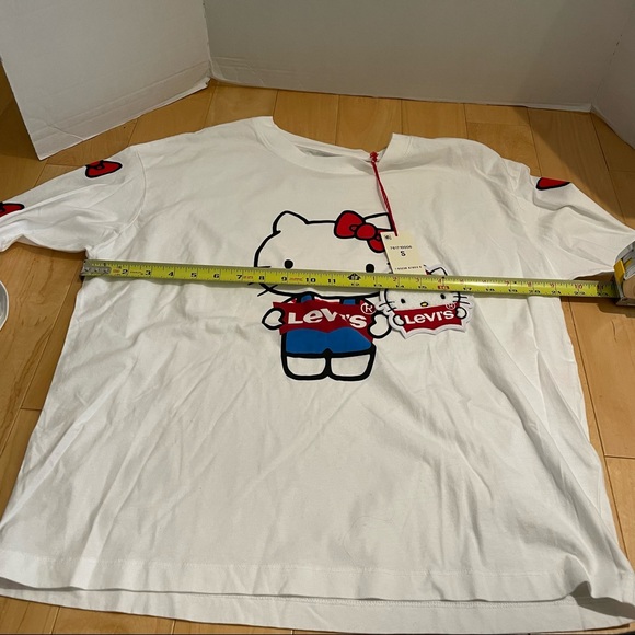 NWT women’s Levi’s x hello kitty top - Picture 10 of 10
